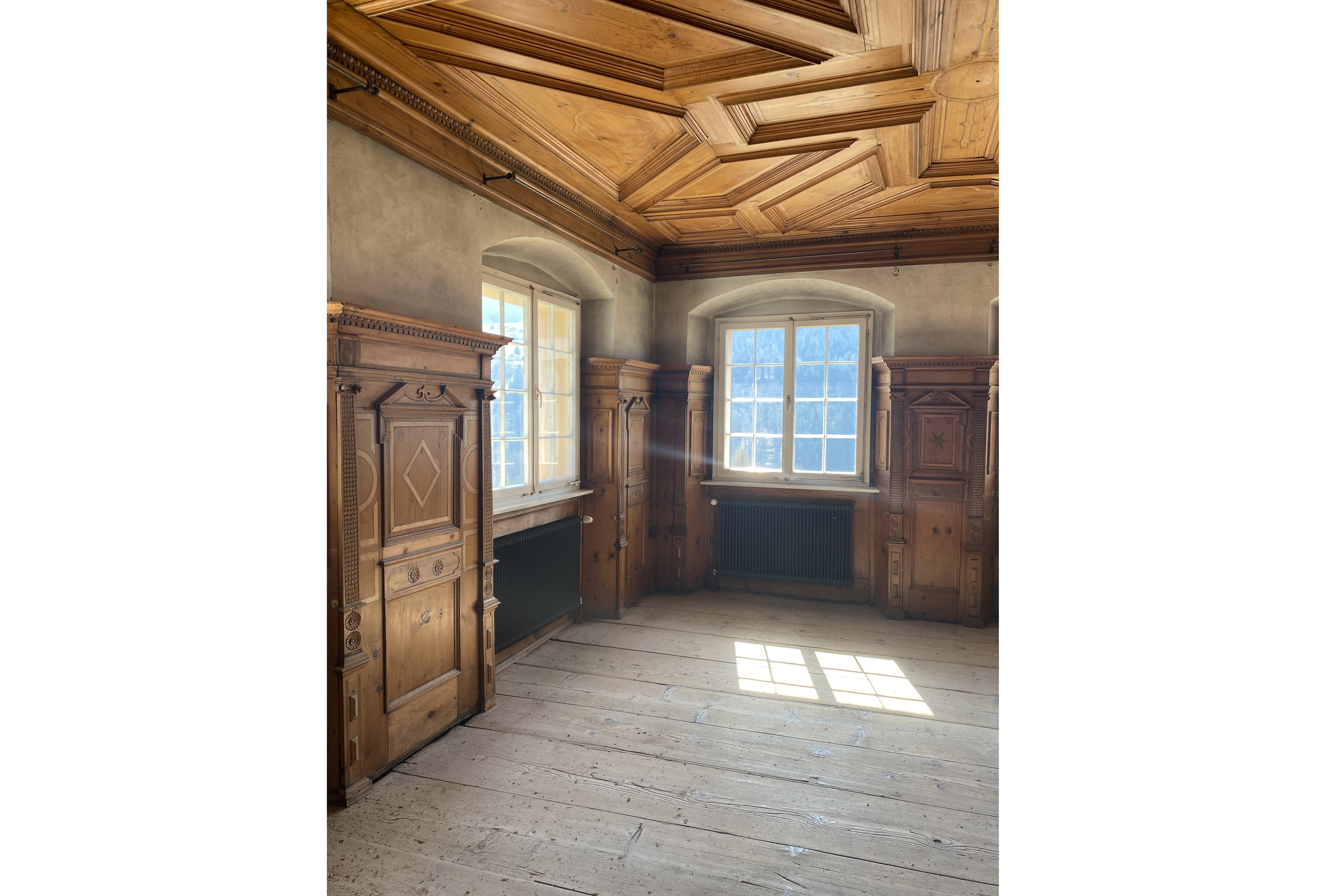 altes Zimmer mit Holzboden