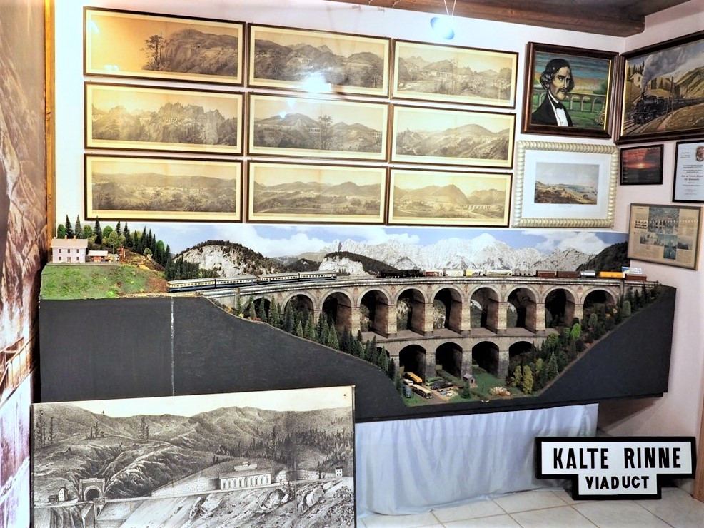 Modell des Viaduktes mit 9 originalen Lithografien