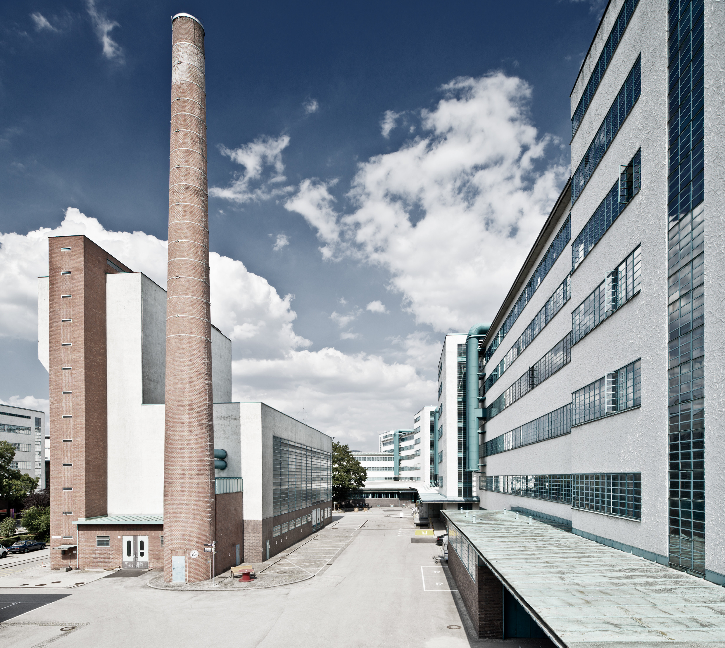 Das Kraftwerk und der Bau 1 der Tabakfabrik Linz