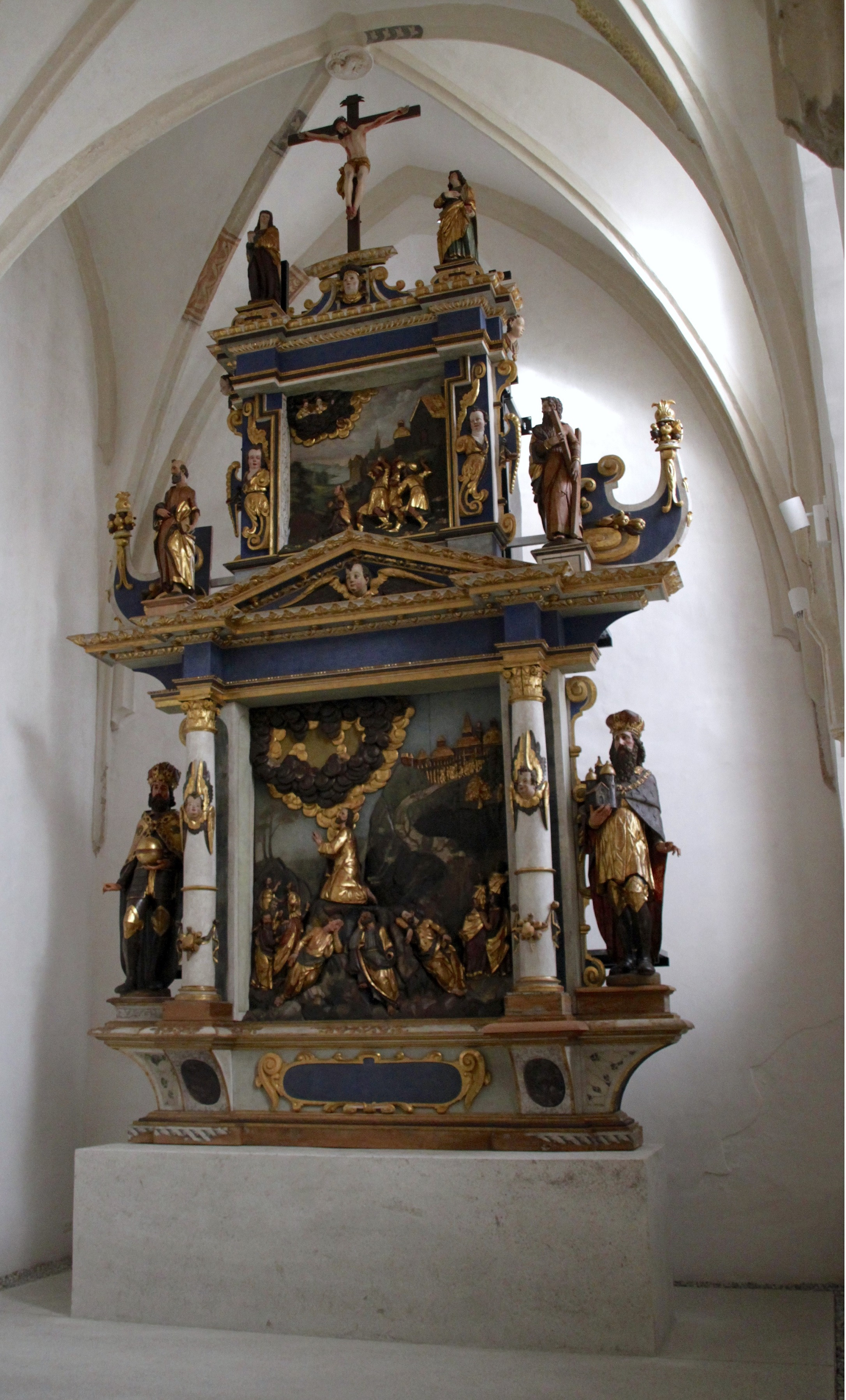 Schlosskapelle mit Altar