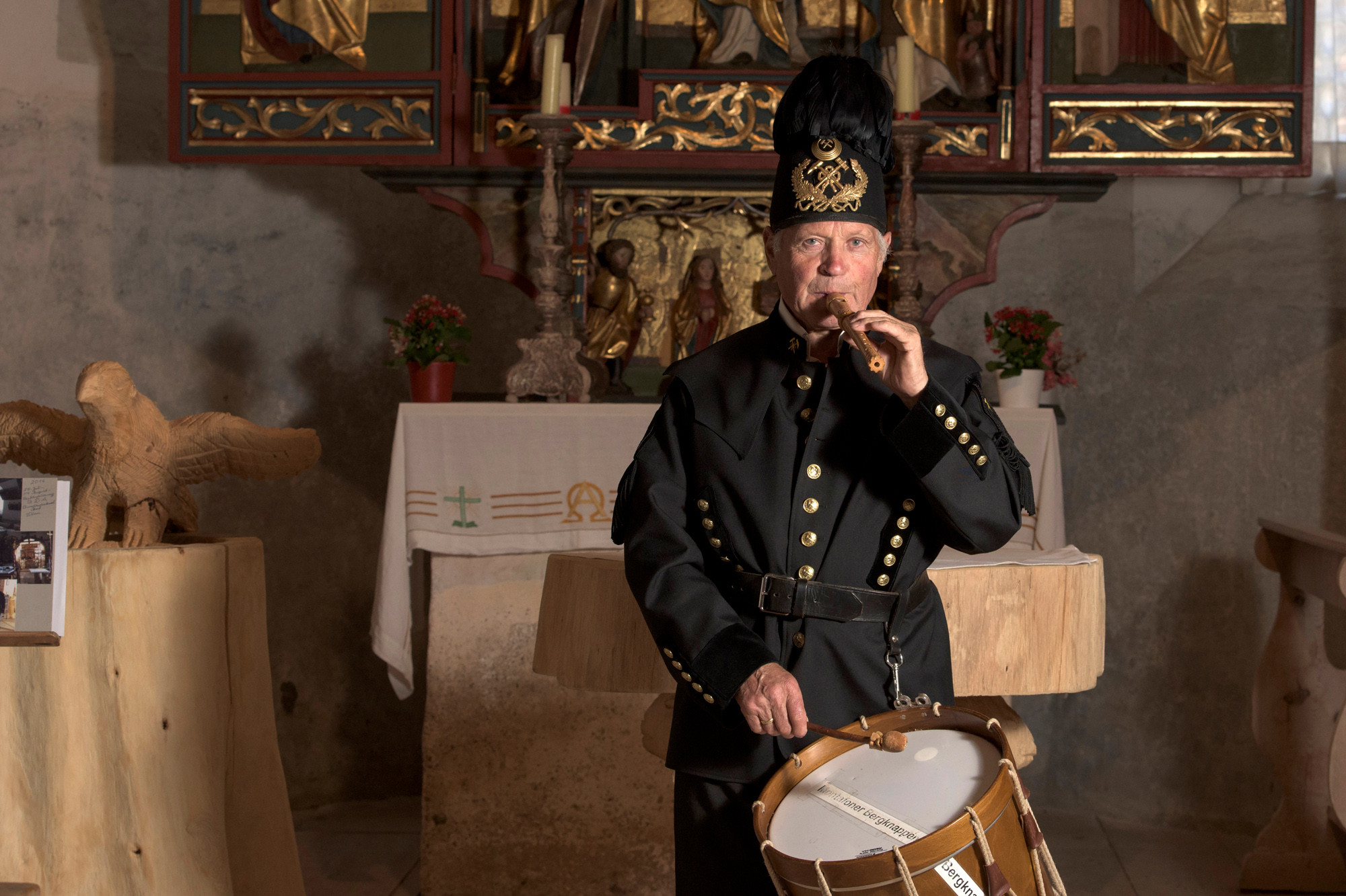 Adolf Zudrell, der „Flötenspieler vom Kristberghof" in der Sankt Agatha Kapelle am Kristberg im Silbertal